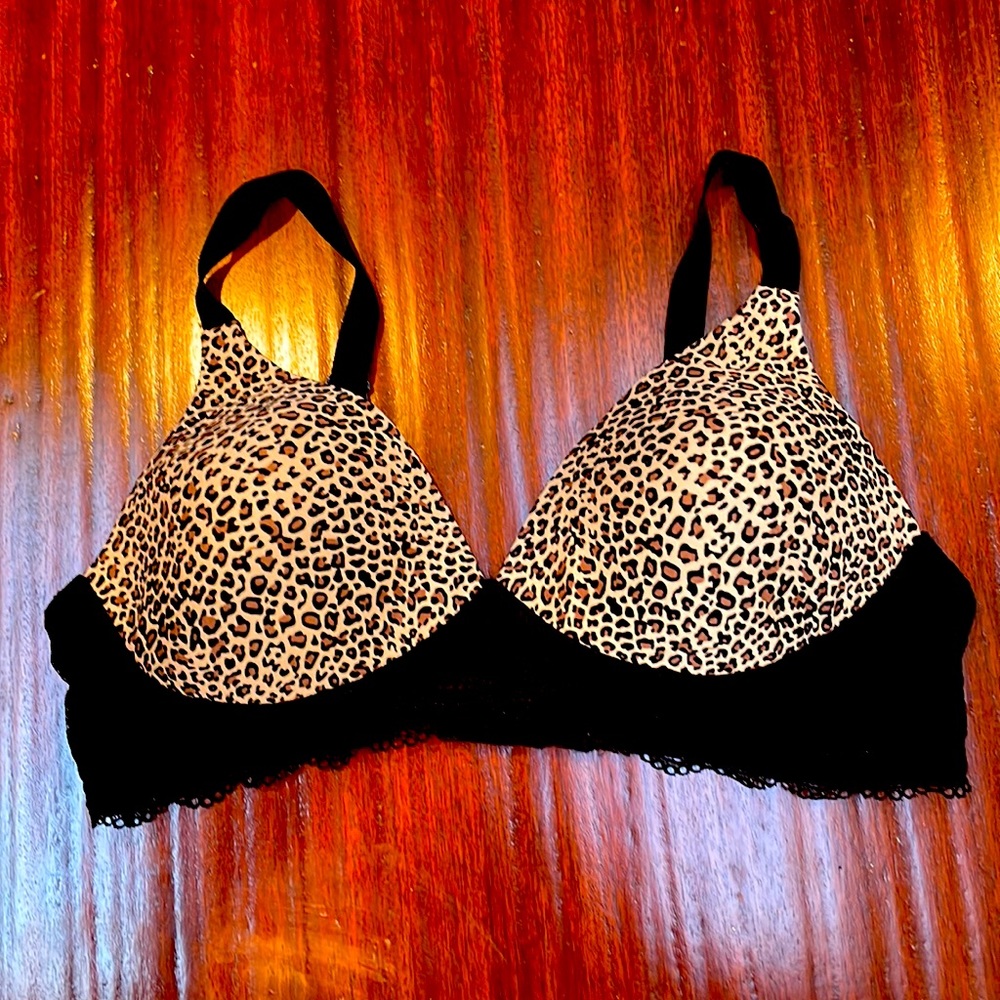 Warner’s leopard print bra with lace. 36C